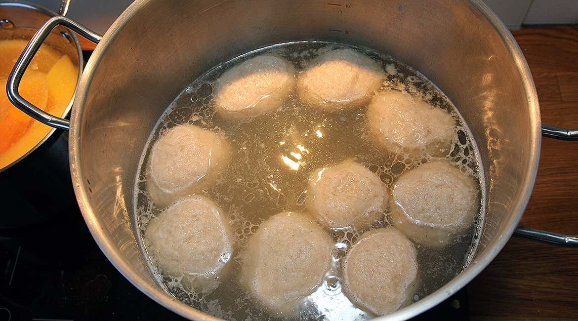 picture of many raspeball cooking